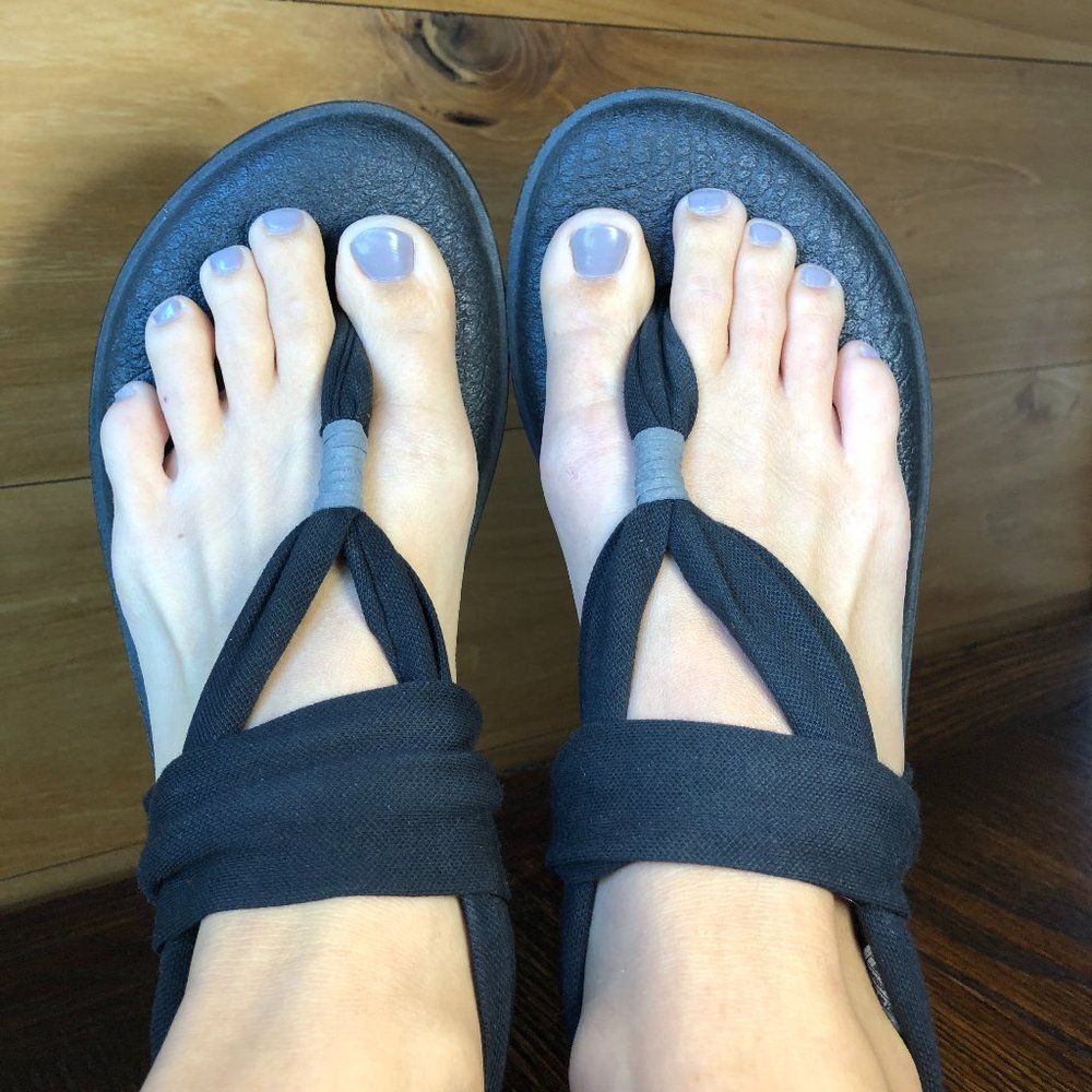 Sanuk Black womens sandals